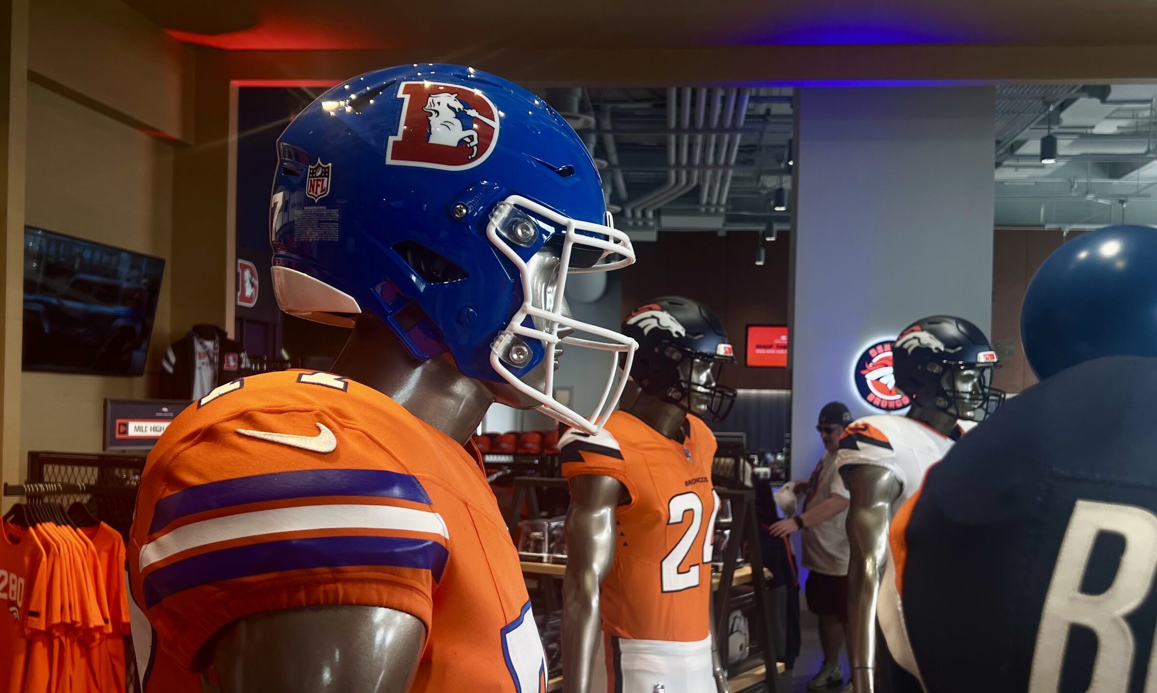 COMMITMENT: Broncos confirm commitment deal with Veteran RB on a 5-year signed contract to replace Top Defender just now