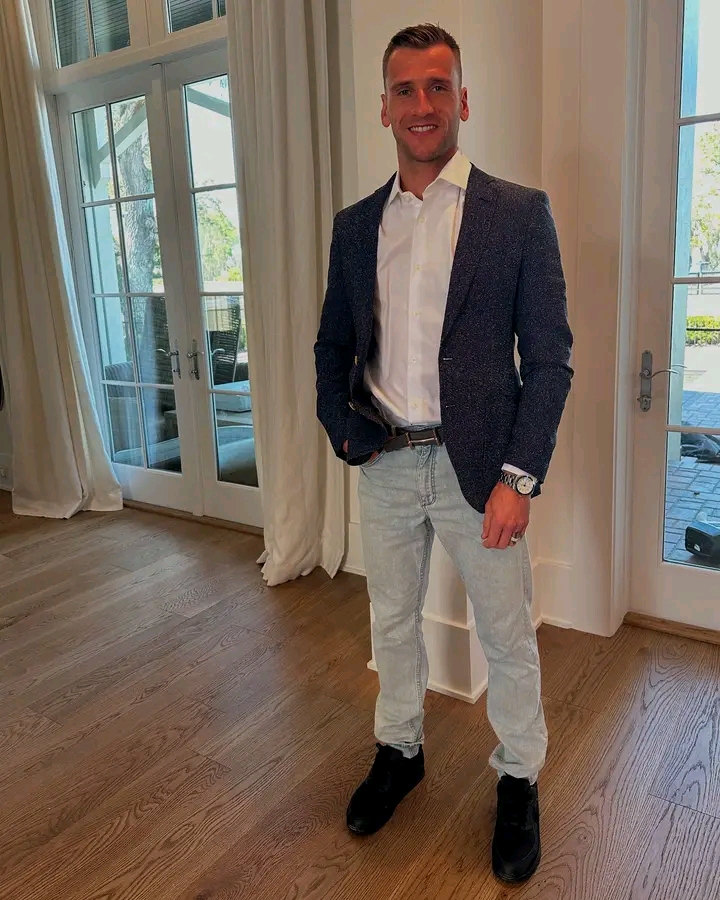 Deal Finalized: Ken Roczen has officially announced surprising rumors suggesting his plans to become a U.S. citizen, causing a stir. He also promised to reveal a….. more details .