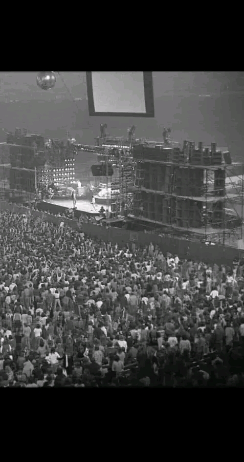 Led Zeppelin were known for their explosive live shows, with massive stacks of Marshall amplifiers. They created an ear-splitting onslaught of sound that left a lasting impact. Led Zeppelin were well-known for playing extended versions of their songs- all at an unbelievably loud volume.In 1969, they played a rollicking rendition of Heartbreaker that’s said to have reached 130 decibels. 130 dB is the equivalent of standing right behind a Boeing 747 jet engine fired up, and is enough to……see more details 