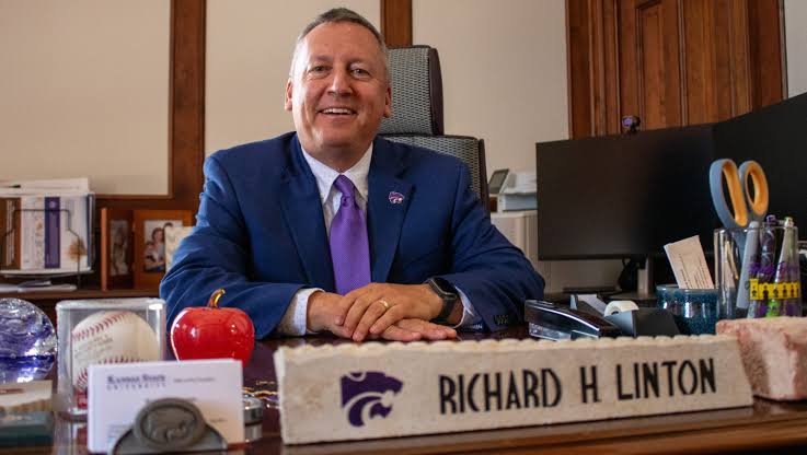 The President of the Kansas state, Richard Linton, has signed a $11.5 million deal with Netflix for a film about the Kansas state. What’s coming is not just a documentary — it’s a full-throttle tribute to the legendary football empire of the Kansas state, an icon that has defined…