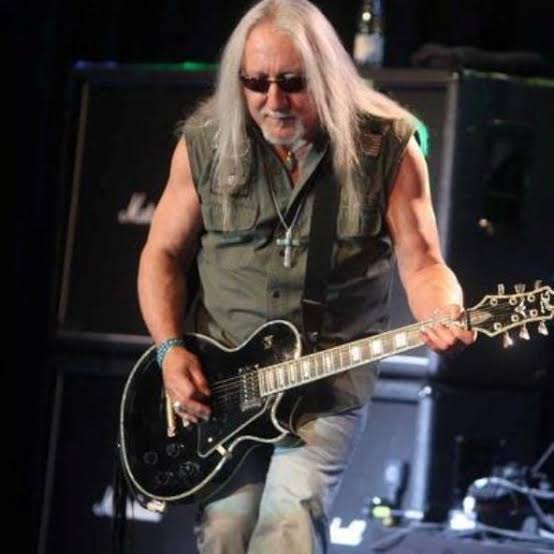 Mick Box brings Uriah heep back to life! In a jaw-dropping official pro-shot video, the legendary frontman performs five Uriah heep classics with spine-tingling power. No gimmicks — just Mick Box, the mic, and pure rock history reignited. FULL VIDEO BELOW 👇👇👇